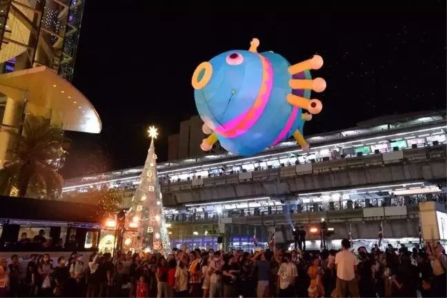 Bangkok'ta Dev Balon Gösterisi İlgi Çekti