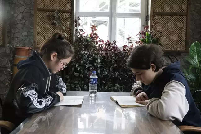 Çankırı Selahattin İnal Güzel Sanatlar Lisesi Kantini Atık Malzemelerle Dekore Edildi
