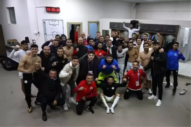 Menemen FK, Uşakspor'u 4-1 yenerek iç sahadaki kötü performansına son verdi