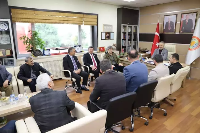 Samsun Muhtarlar Derneği Başkanı ve ilçe muhtarları 19 Mayıs Belediye Başkanı'nı ziyaret etti