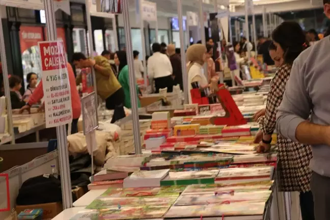 Siirt Kitap Fuarı Yazarların Söyleşi ve İmza Programıyla Devam Ediyor