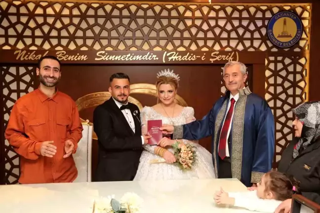 Şahinbey Belediye Başkanı Mehmet Tahmazoğlu Nikahları Kıyılan Çifte Sürpriz Yaptı