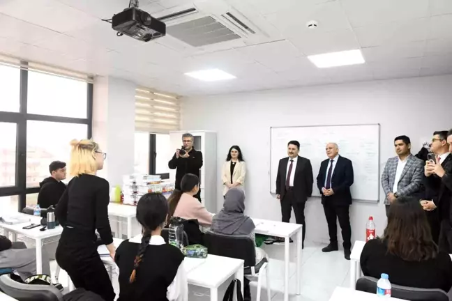 Altıeylül Belediyesi Gençlere Üniversite Hazırlık Kursları Düzenliyor