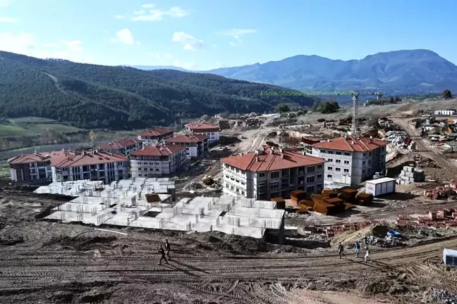 Hasanbeyli'de depremzedelere 512 konut yapılıyor