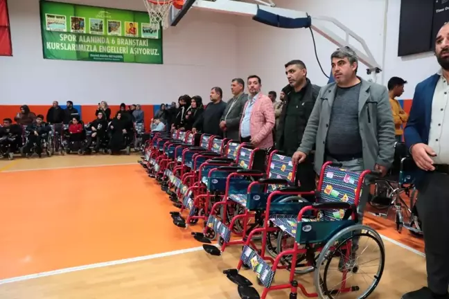 Şanlıurfa'da Engellilere Tekerlekli Sandalye ve Beyaz Baston Dağıtıldı