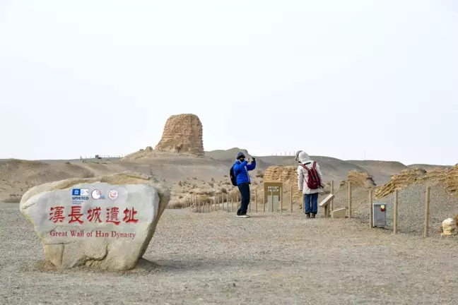 Çin'in Gansu eyaletindeki İpek Yolu turizmi popüler hale geliyor