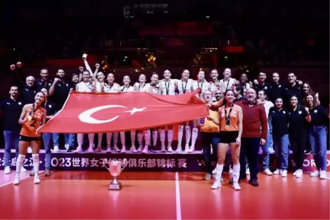 Eczacıbaşı Dynavit, VakıfBank'ı 3-2 yenerek şampiyon oldu