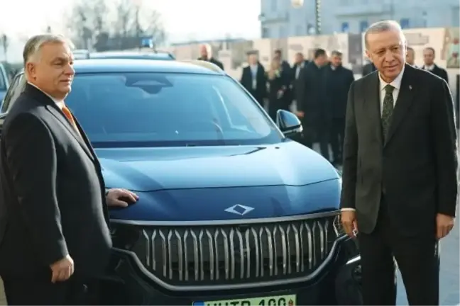 Cumhurbaşkanı Erdoğan, Orban'a TOGG hediye etti