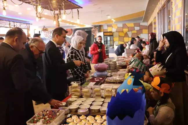 Ağrı'da anaokulu öğrencileri Gazze'ye yardım kermesi düzenledi