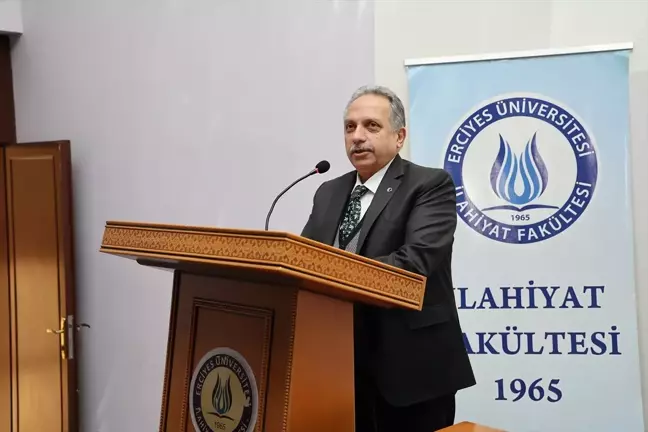 Talas Belediye Başkanı Mustafa Yalçın, Erciyes Üniversitesi İlahiyat Fakültesi'nde öğrencilerle buluştu