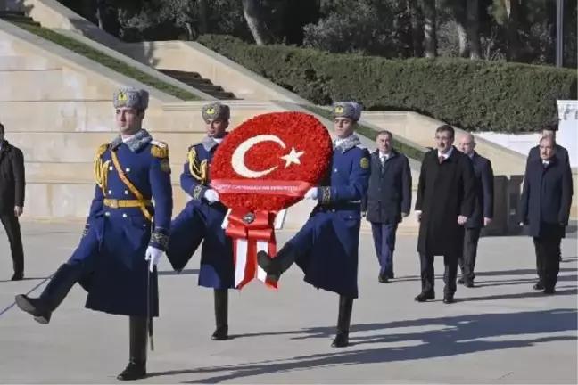 Cumhurbaşkanı Yardımcısı Yılmaz, Bakü'de Türk Şehitliği'ni ziyaret etti (2)