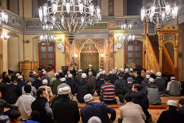 Üsküdar Aziz Mahmud Hüdayi Camisi'nde Kur'an-ı Kerim Ziyafeti ve Gazze'ye Dua Programı