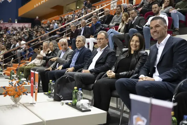 Mersin Büyükşehir Belediye Başkanı Vahap Seçer, Mersin Çukurova Basketbol Kulübü'nün EuroLeague Women B Grubu 10. Haftasında Villeneuve d'Ascq LM maçını izledi