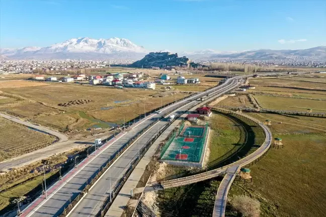 Van'da Sahil Yolu ve Sahil Parkı Açılışa Hazırlanıyor