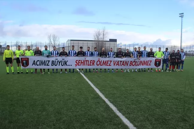 Tekkeköy'de maç öncesi şehitler unutulmadı