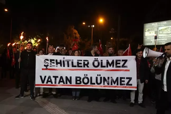 Antalya'da Şehitlere Saygı Yürüyüşü Gerçekleştirildi