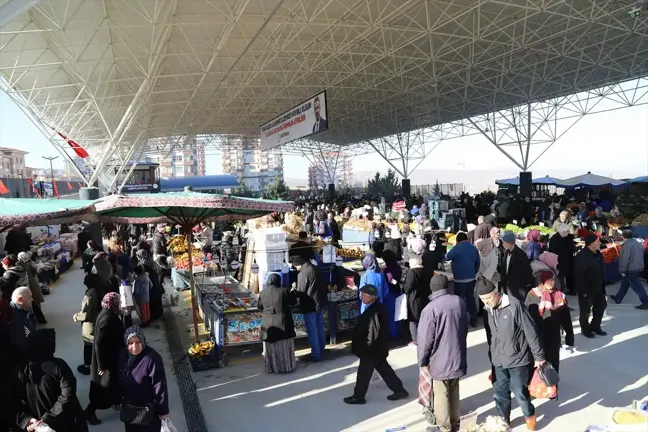 Ankara Pursaklar'da Yeni Kapalı Pazar Alanı Hizmete Girdi