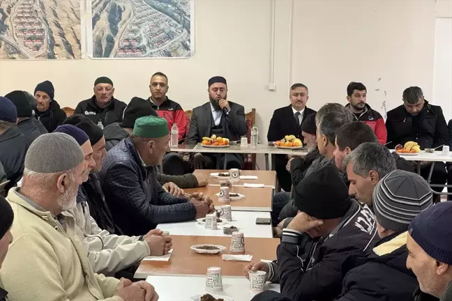 Elazığ'da Ahıska Türkleri, şehit askerler için mevlit okuttu ve helva dağıttı