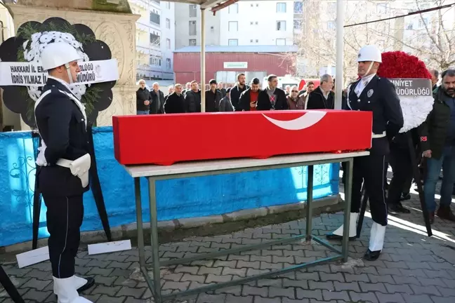 Hakkari'de kalp krizi sonucu hayatını kaybeden polis memuru toprağa verildi
