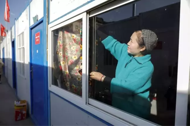 Çin'in Gansu eyaletinde depremzedelere prefabrik evler sağlandı
