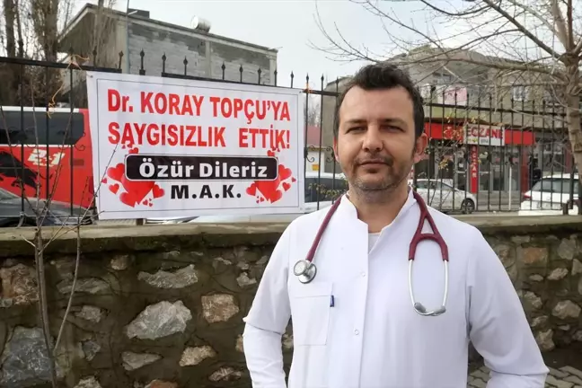 Hasta ve yakınından doktora özür pankartı