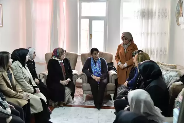 Malatya Valisi Ersin Yazıcı'nın eşi şehit ailesini ziyaret etti