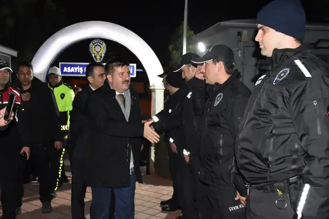 Karaman Valisi Hüseyin Engin Sarıibrahim, Yılbaşında Görevi Başındaki Güvenlik ve Sağlık Ekiplerini Ziyaret Etti