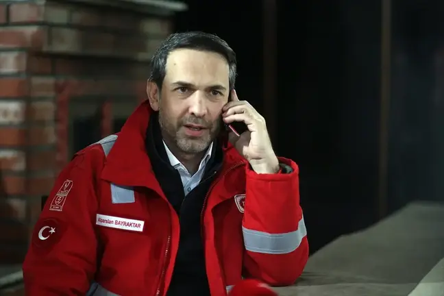 Bakan Bayraktar, şehit Esma Çevik ve Aybüke Yalçın'ın aileleriyle görüştü