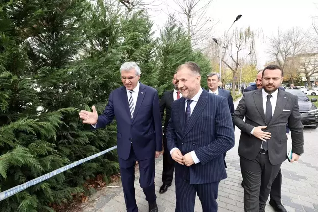 Sakarya Büyükşehir Belediye Başkanı Ekrem Yüce, Milli Eğitim Bakan Yardımcısı Kemal Şamlıoğlu'nu Ağırladı