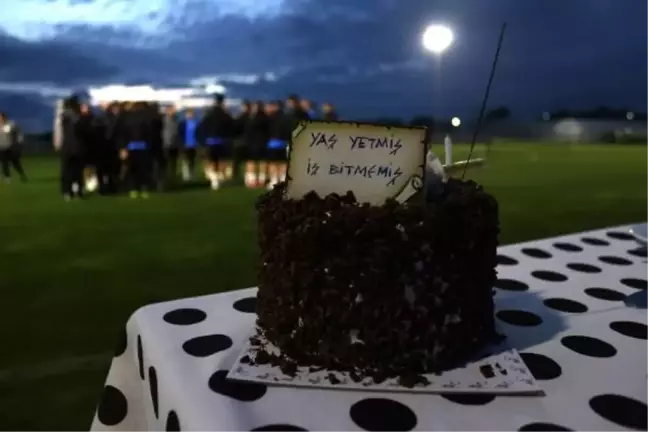 Menemen Futbol Kulübü Teknik Direktörü Yılmaz Vural'ın doğum günü kutlandı