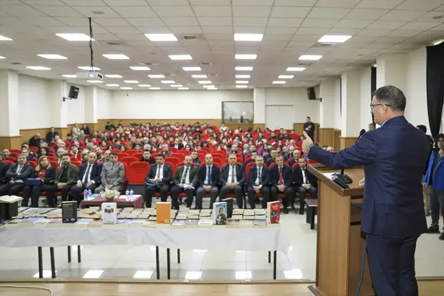 Van'da Kitap Dağıtım Programı Gerçekleştirildi