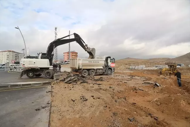 Niğde Belediyesi, hastane ek binasının çevre düzenlemesi çalışmalarına başladı