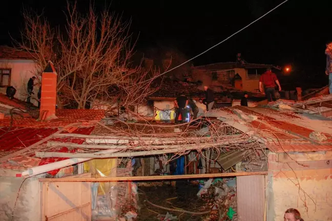 Hisarcık'ta Ahşap Evde Yangın: Bir Kişi Yaralandı