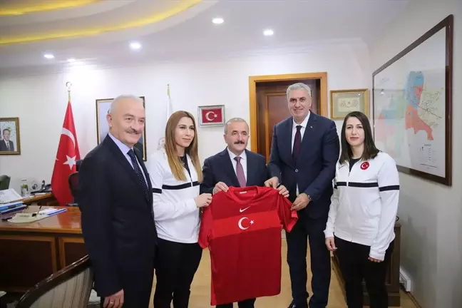Görme Engelliler Spor Federasyonu Başkanı Ayhan Yıldırım, 2023'e damga vuran fotoğrafları oyladı