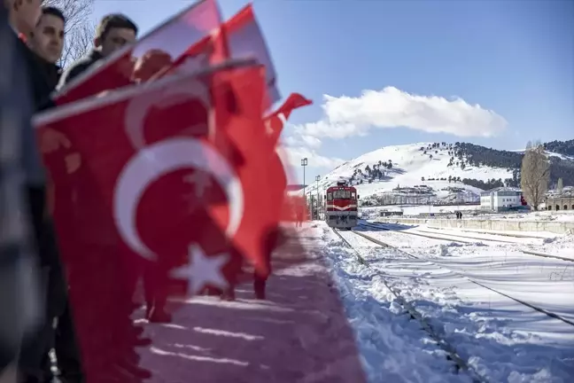 Gençlik ve Spor Bakanı Sarıkamış Şehitleri'ni Anma Etkinliklerine Katılan Gençleri Karşıladı