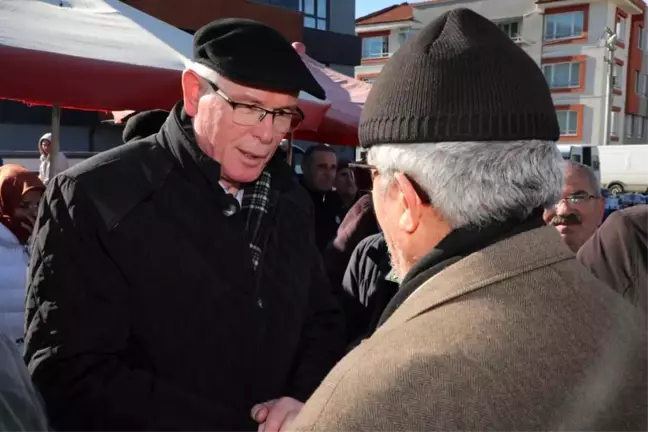 Başkan Kurt, 71 Evler Mahallesi'nde kurulan cumartesi pazarını ziyaret etti
