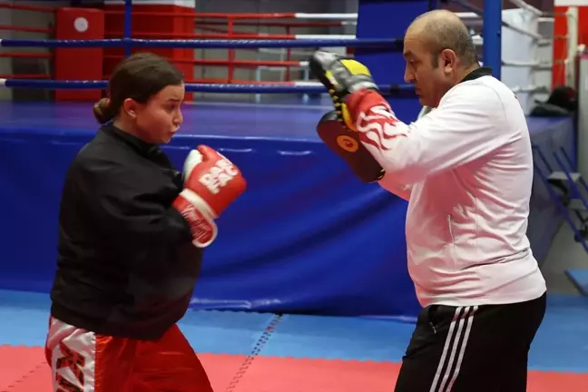 Kayseri'de Tekvando ve Kick Boks Antrenörü Esat Kaya, Yeni Şampiyonlar Yetiştirmek İçin Çalışıyor