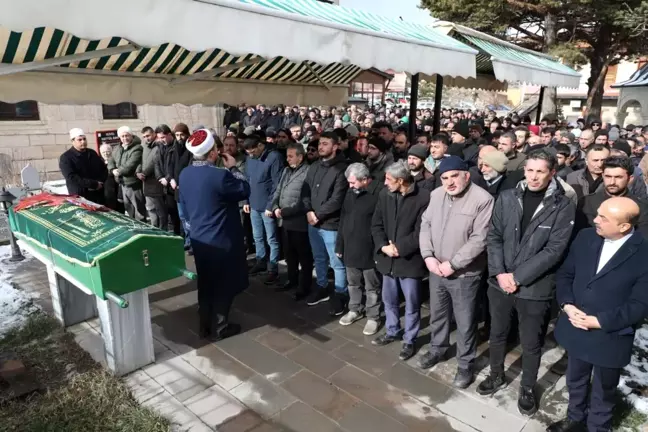 Erzincan İl Tarım ve Orman Müdürü'nün annesi toprağa verildi