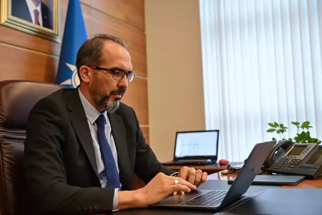 AK Parti Seçim Koordinasyon Merkezi Başkanı Ahmet Özdemir, 'Yılın Kareleri' oylamasına katıldı