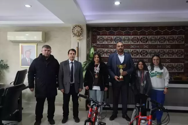 Afyonkarahisar'da Masa Tenisi Şampiyonu Ödüllendirildi