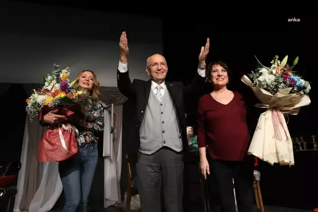 Yenimahalle Belediyesi Tiyatro Festivali'nde Plastik Aşklar sahnelendi