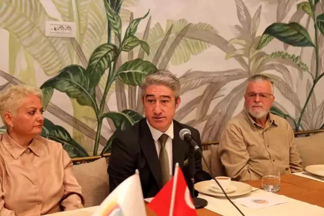 Marmaris Belediye Başkanı Mehmet Oktay, gazetecilerle bir araya geldi