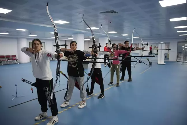Elazığ'da Minik ve Genç Okçular Mete Gazoz'un İzinden Gidiyor