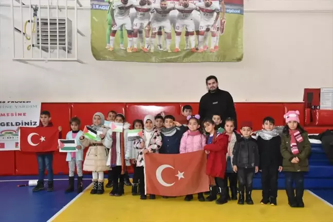 Erzurum'da düzenlenen kermesten elde edilen gelir Filistin'e bağışlandı