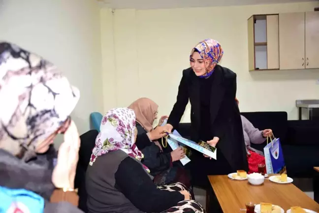 Ardahan Valisi Hayrettin Çiçek'in eşi Berna Çiçek, Ardahan Huzurevi'ni ziyaret etti