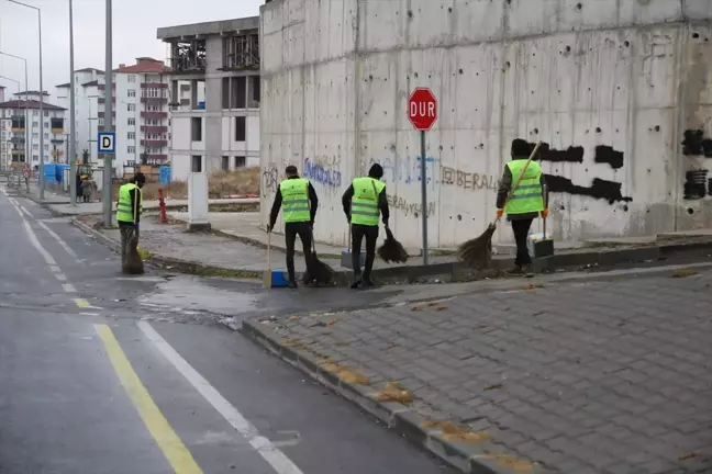Niğde Belediyesi Temizlik İşleri Müdürlüğü Kent Genelinde Temizlik Çalışmalarına Devam Ediyor