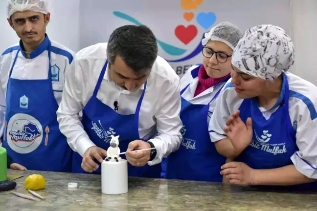 Yıldırım Belediyesi Engelsiz Yaşam Okulu'nda 13 farklı branşta eğitim veriliyor