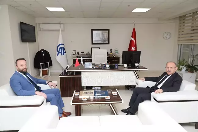 Sakarya Valisi Yaşar Karadeniz, Anadolu Ajansı Sakarya Bölge Müdürlüğünü ziyaret etti
