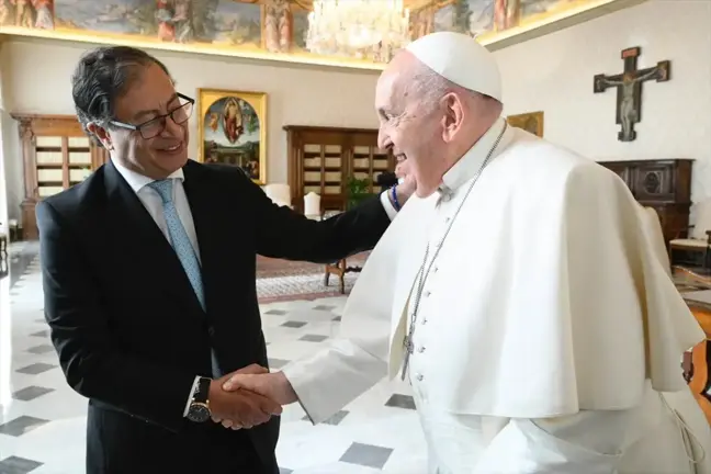 Kolombiya Cumhurbaşkanı Gustavo Petro, Papa Franciscus ile görüştü