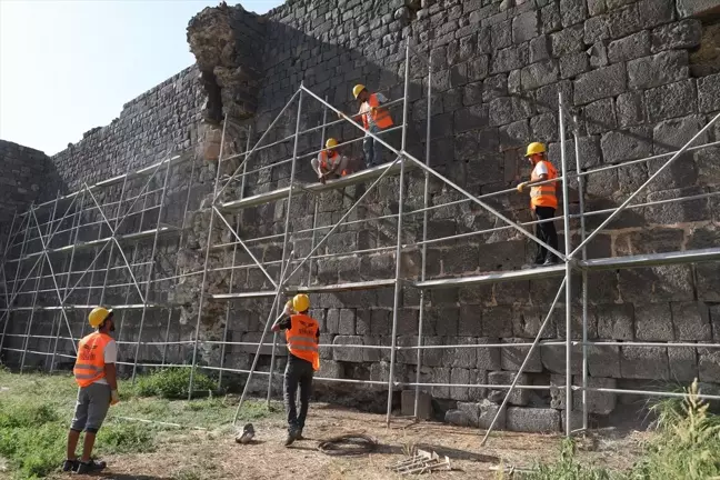 Diyarbakır Büyükşehir Belediyesi Tarihi Surları Restore Ediyor